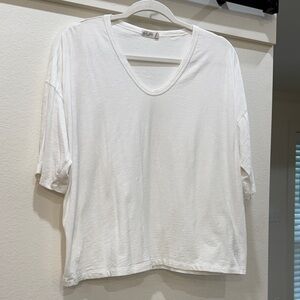 Barefoot Dreams Malibu Collection White Short Sleeve Tee